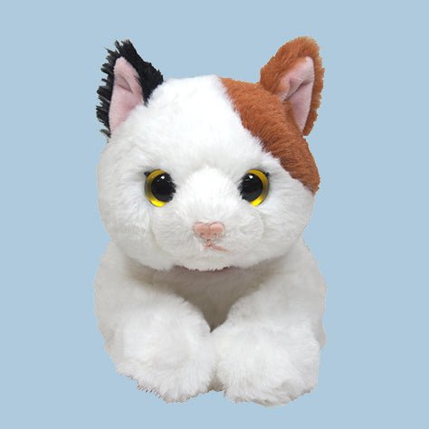 Peluche a forma di gatto calico con pelo soffice e occhi gialli