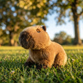 Peluche di capibara marrone dal corpo tondeggiante e con zampe scure