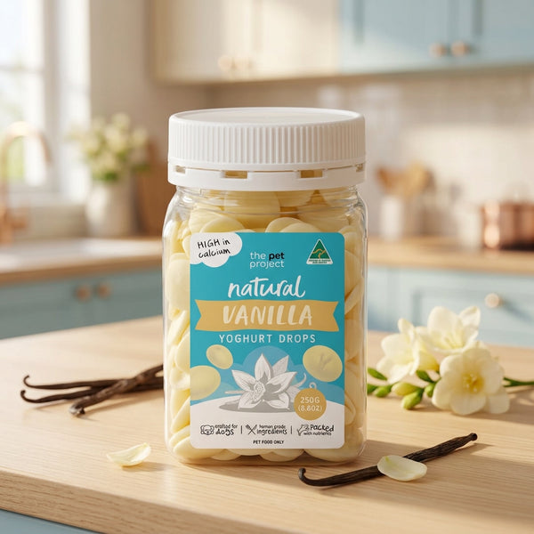 Gocce allo yogurt alla vaniglia, snack per l'addestramento del cane in un barattolo richiudibile